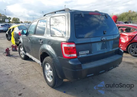 2009 Ford Escape Xlt z USA, uszkodzony, nr VIN 1FMCU03789KC48309